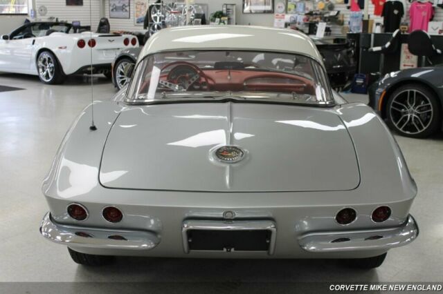Chevrolet Corvette 1962 image number 29