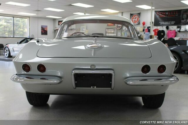 Chevrolet Corvette 1962 image number 30
