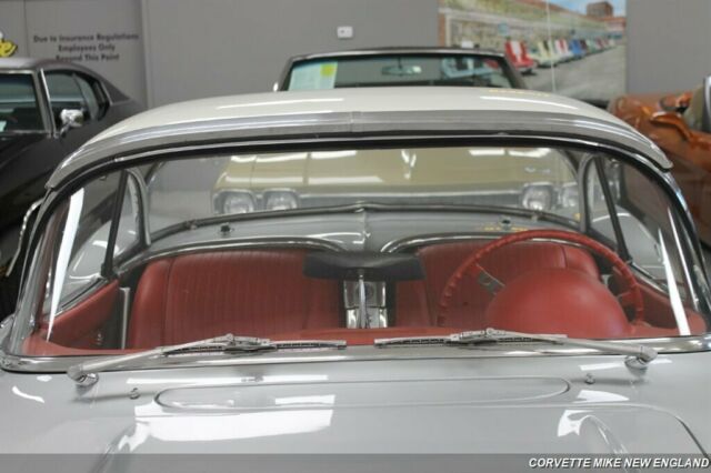Chevrolet Corvette 1962 image number 39