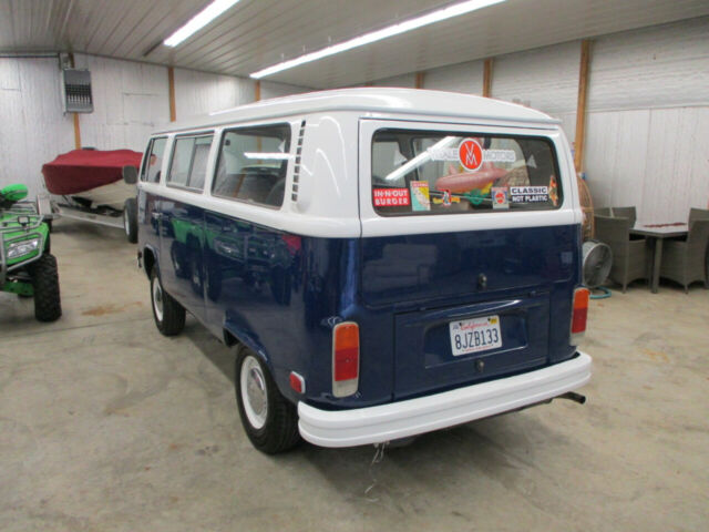 Volkswagen Bus/Vanagon 1978 image number 2