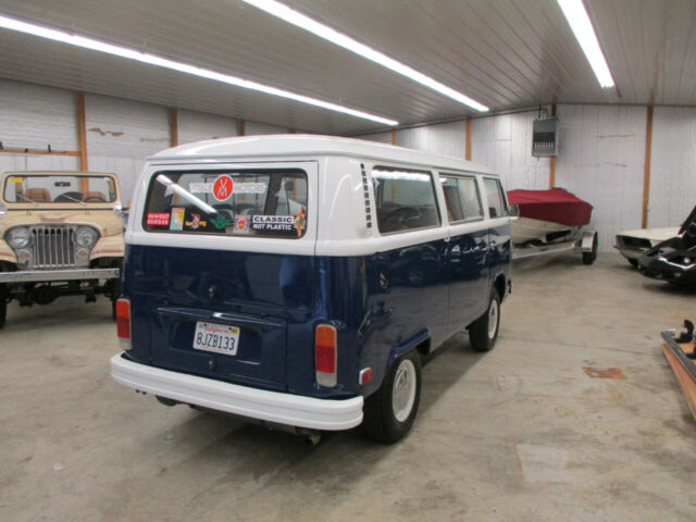 Volkswagen Bus/Vanagon 1978 image number 3