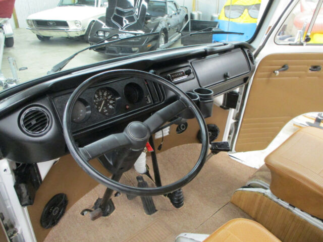 Volkswagen Bus/Vanagon 1978 image number 4