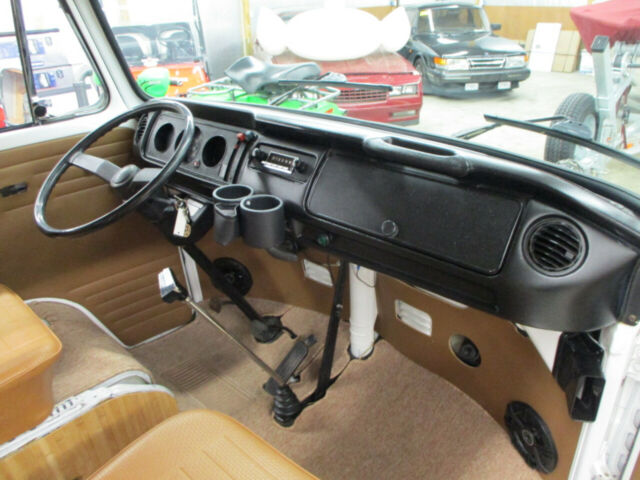 Volkswagen Bus/Vanagon 1978 image number 7