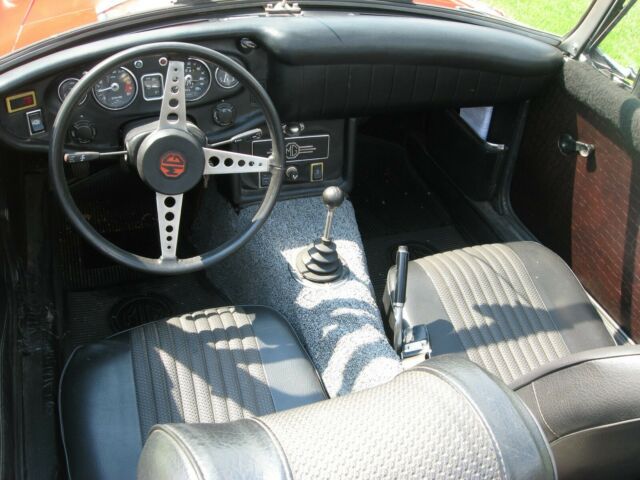 MG MGB 1970 image number 5