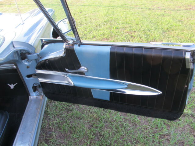 Ford Thunderbird 1960 image number 36