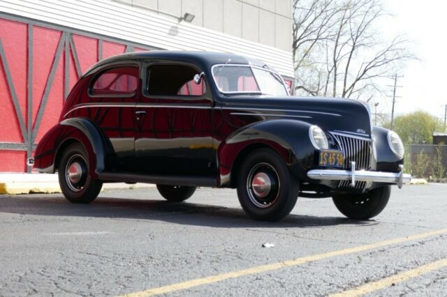 Ford Tudor Sedan 1939 image number 10