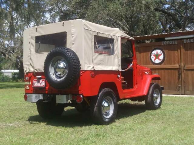 Toyota Land Cruiser 1972 image number 2