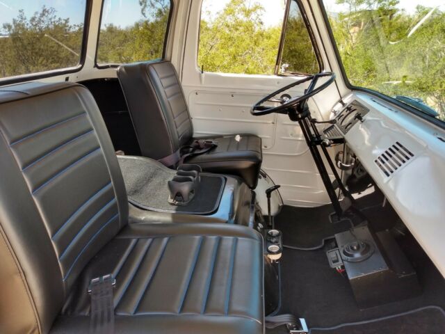 Ford E-100 Econoline 1962 image number 21