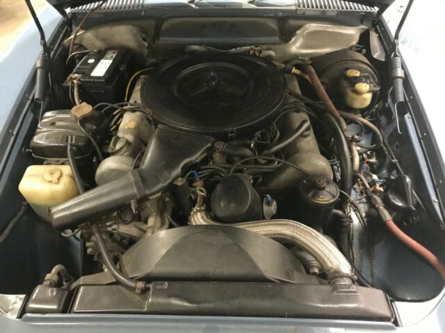 Mercedes-Benz SL-Class 1972 image number 37