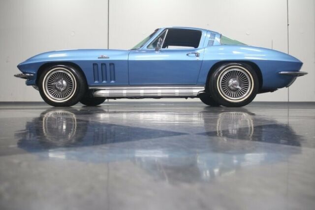 Chevrolet Corvette 1965 image number 11