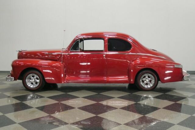 Lincoln Club Coupe 1947 image number 2