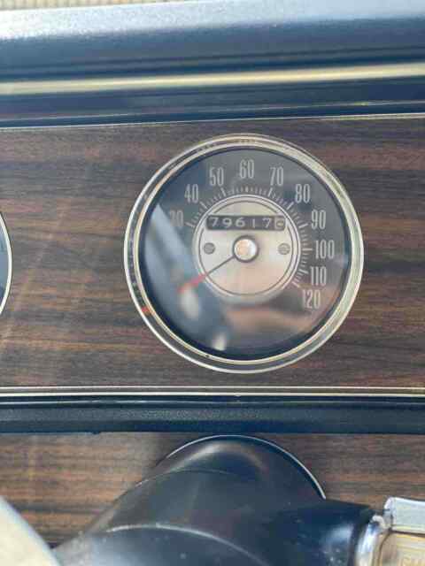 Oldsmobile Cutlass Supreme Classic 1972 image number 33