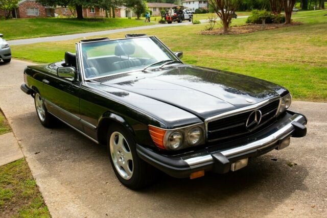 Mercedes-Benz SL-Class 1977 image number 16