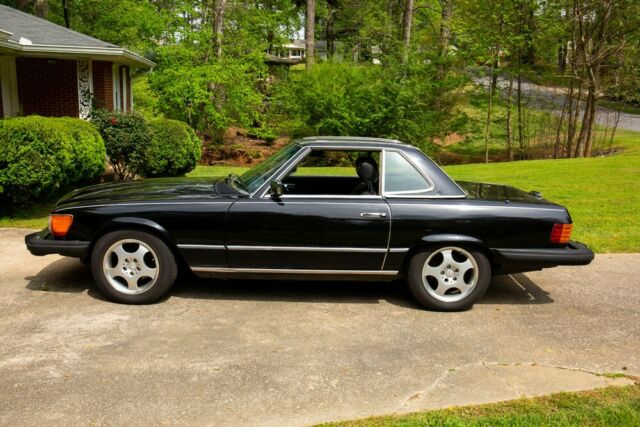 Mercedes-Benz SL-Class 1977 image number 9