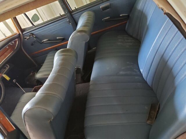 Mercedes-Benz 200 D 1967 image number 8