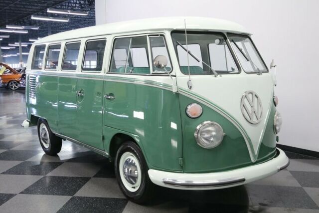 Volkswagen Microbus De Luxe 1965 image number 17