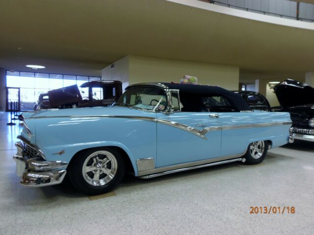 Ford Sunliner 1956 image number 2