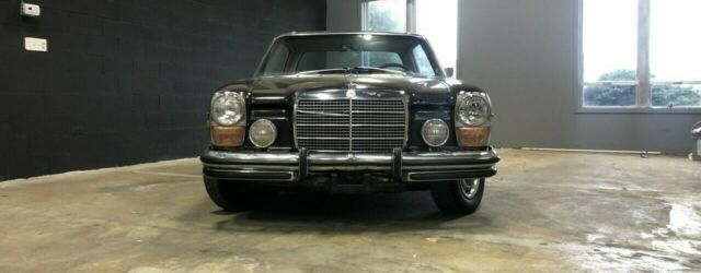 Mercedes-Benz 200-Series 1973 image number 18