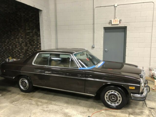 Mercedes-Benz 200-Series 1973 image number 20