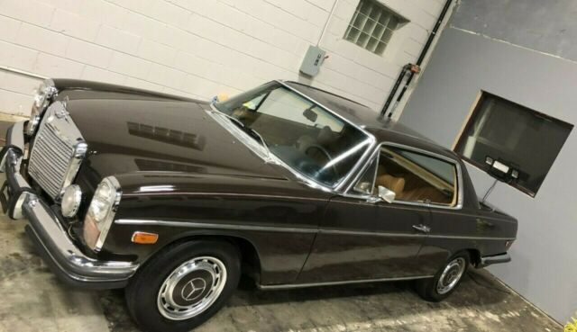 Mercedes-Benz 200-Series 1973 image number 35