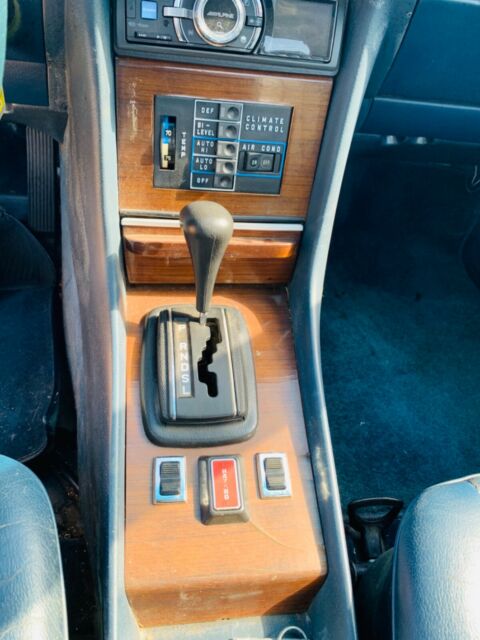 Mercedes-Benz SL-Class 1979 image number 35