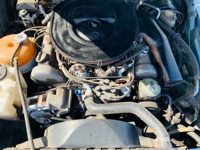 Mercedes-Benz SL-Class 1979 image number 41