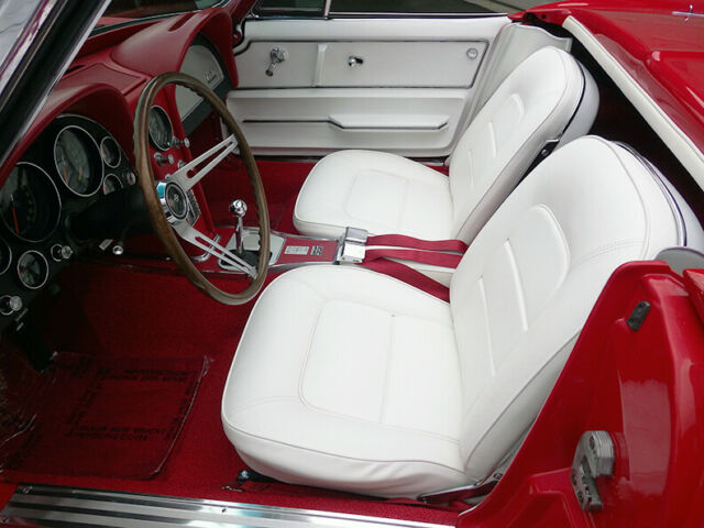 Chevrolet Corvette 1965 image number 17