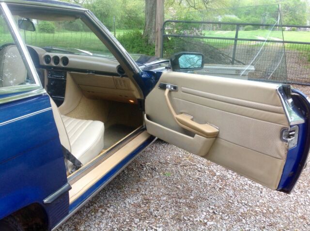 Mercedes-Benz SL-Class 1977 image number 35