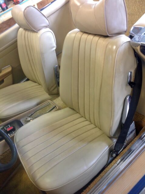 Mercedes-Benz SL-Class 1977 image number 36