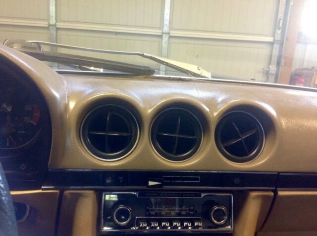Mercedes-Benz SL-Class 1977 image number 41