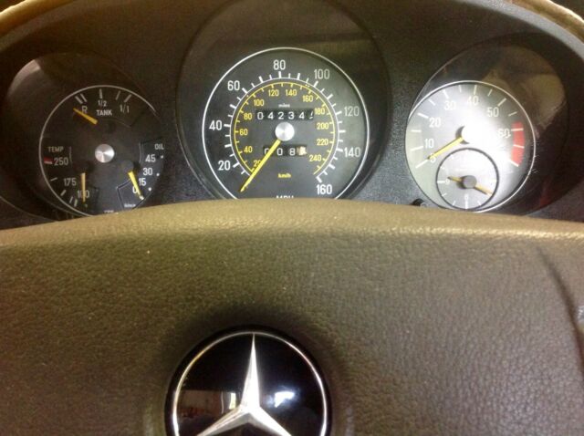 Mercedes-Benz SL-Class 1977 image number 43