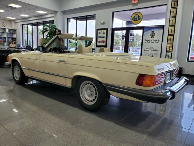 Mercedes-Benz SL-Class 1979 image number 26