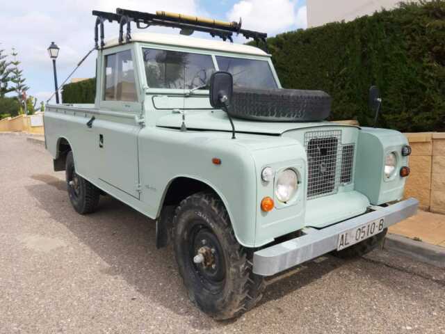Land Rover Defender 1973 image number 0