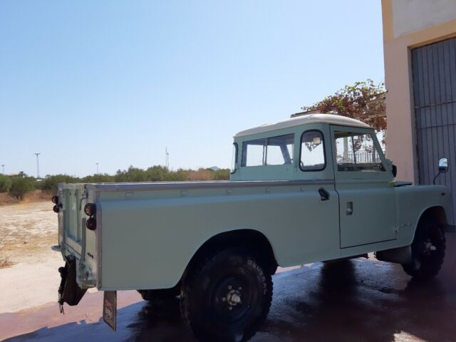 Land Rover Defender 1973 image number 22