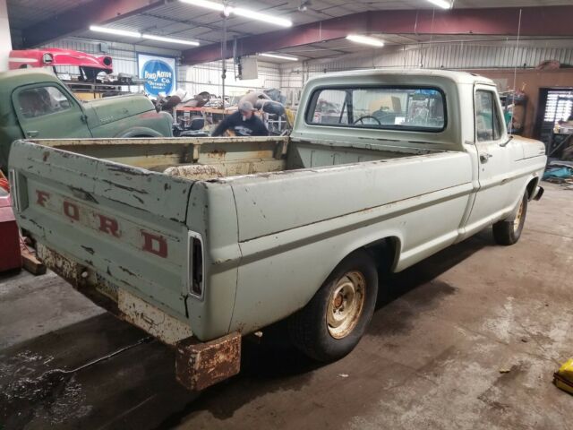 Ford F-100 1967 image number 2