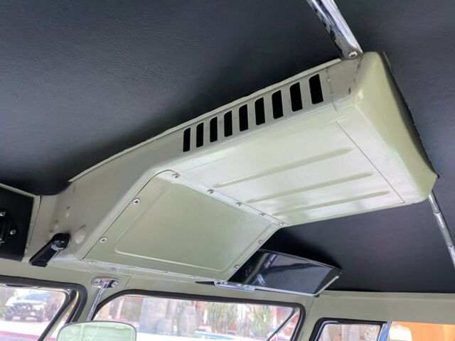 Volkswagen Vanagon 1960 image number 21