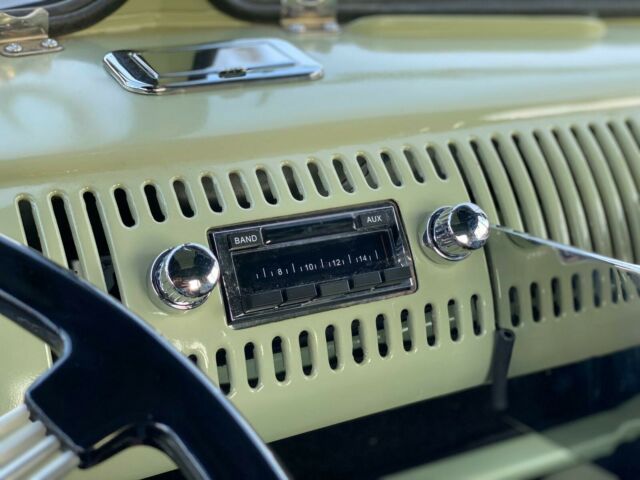 Volkswagen Vanagon 1960 image number 30