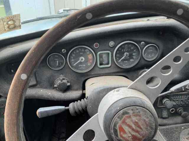 MG GT 1969 image number 11