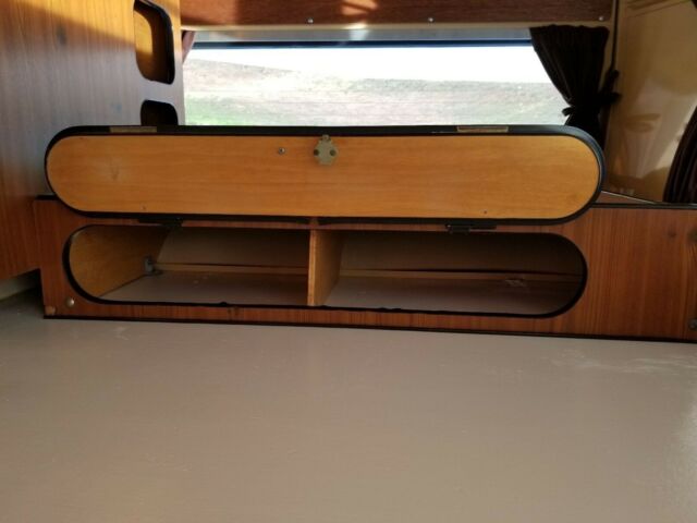 Volkswagen Bus/Vanagon 1979 image number 44
