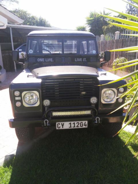 Land Rover Defender 1976 image number 0