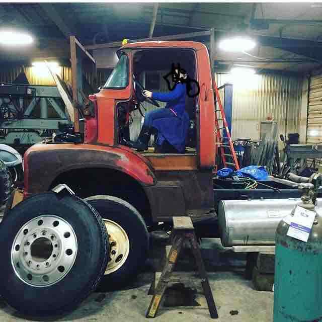 Ford c600 1956 image number 9