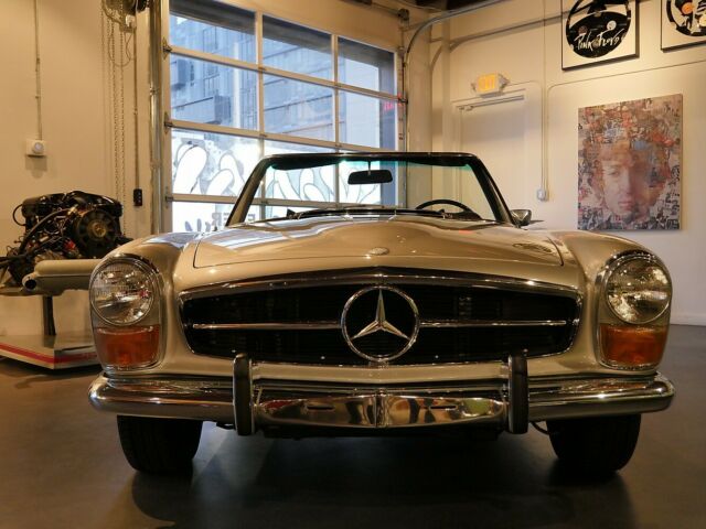 Mercedes-Benz SL-Class 1971 image number 2
