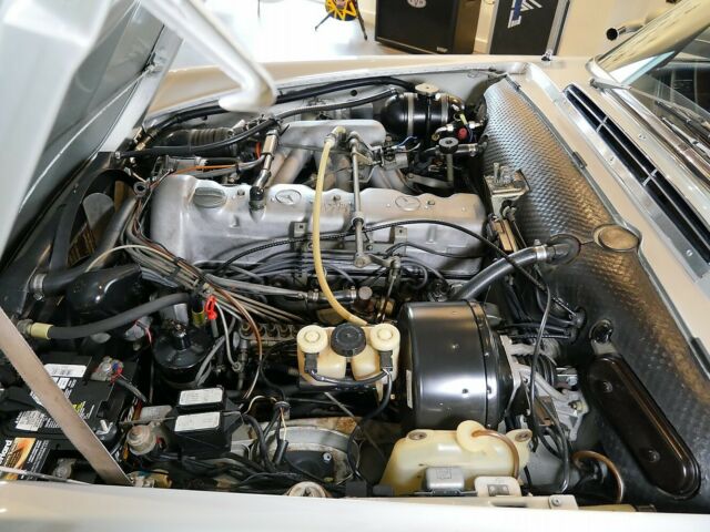 Mercedes-Benz SL-Class 1971 image number 23
