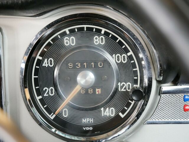 Mercedes-Benz SL-Class 1971 image number 41