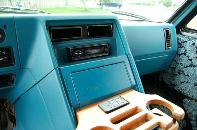 Chevrolet C20 Van 1979 image number 42