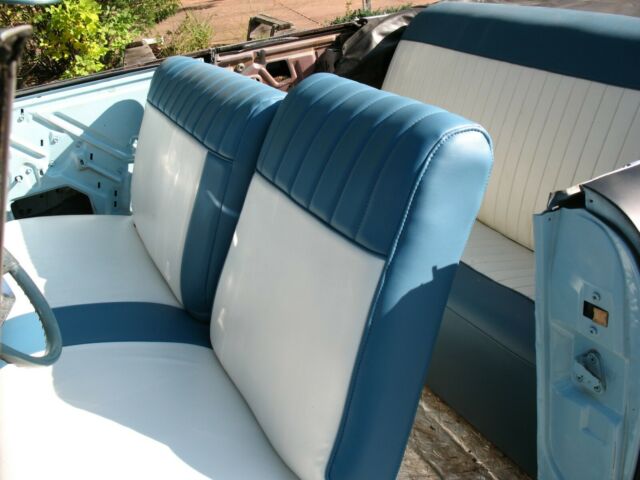 Plymouth Fury 1961 image number 13