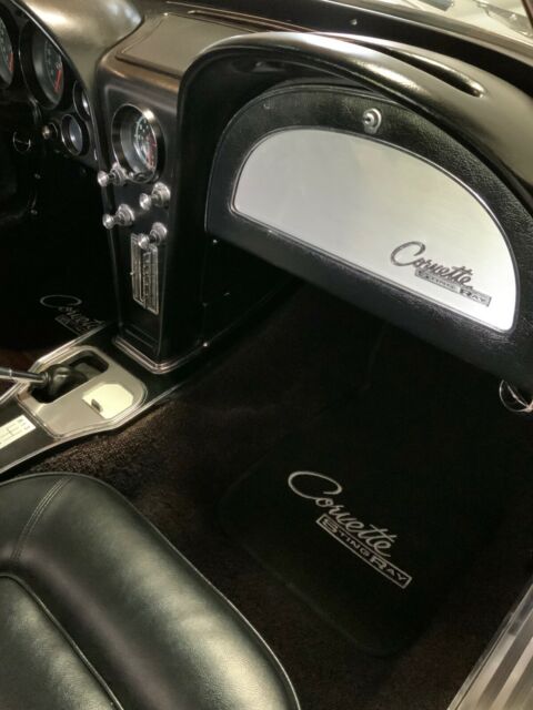 Chevrolet Corvette 1965 image number 24