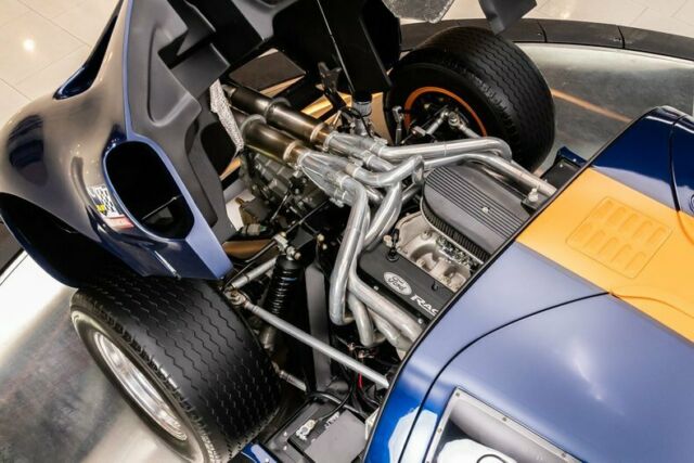 Ford GT40 1965 image number 2