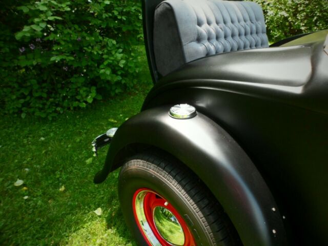 Chrysler Roadster 1932 image number 27