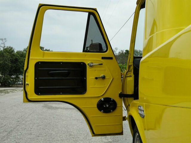 Ford E-Series Van 1966 image number 19
